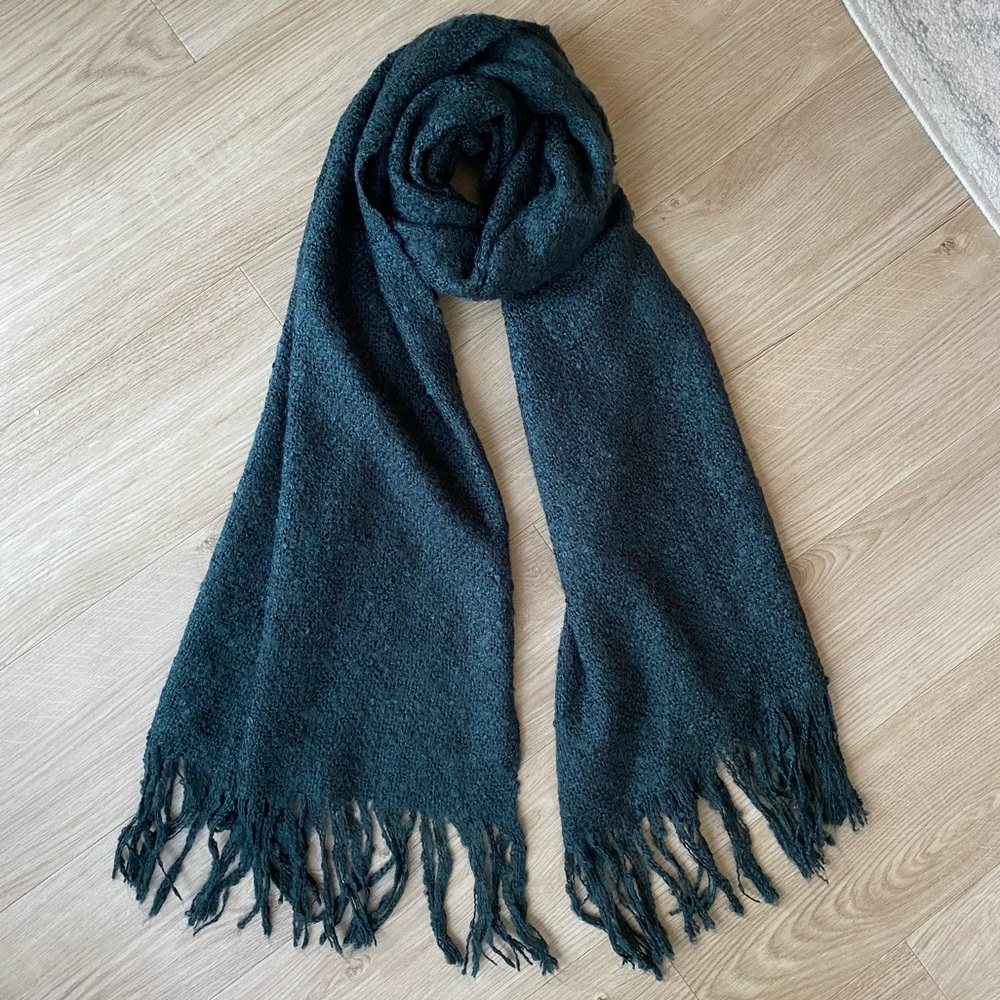 ❤️ The Limited Scarf With Fringe Trim